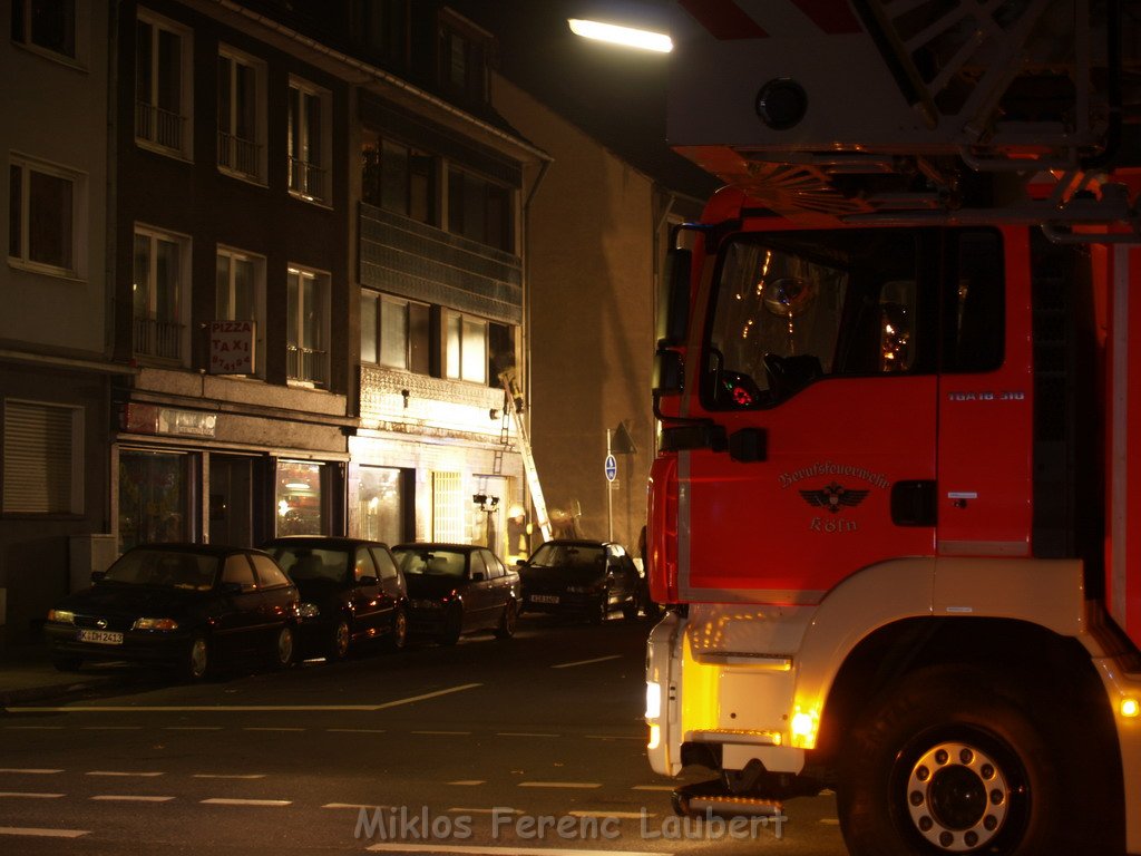 Brand mit Menschenrettung Koeln Vingst Homarstr 3     P084.JPG